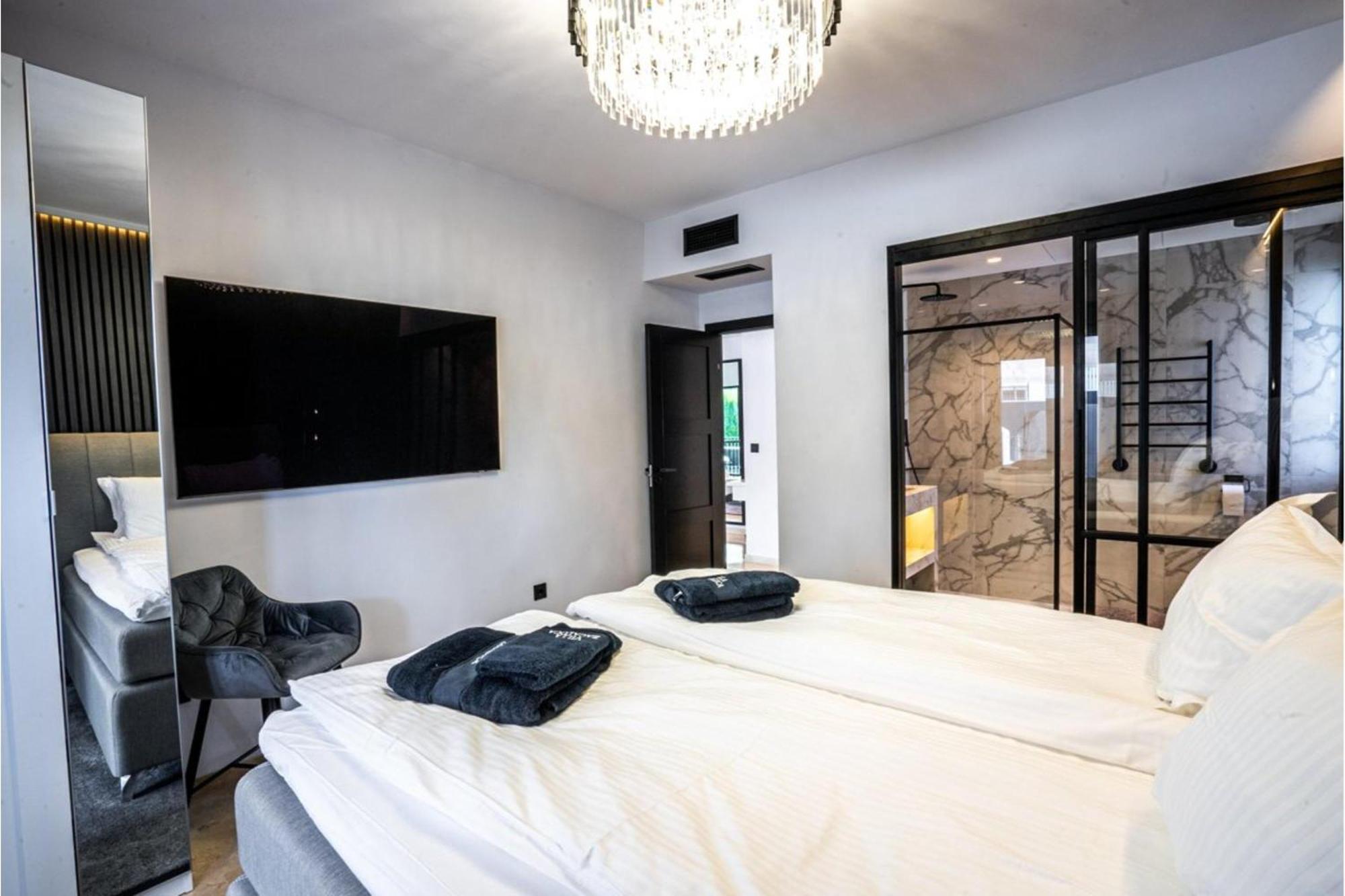 Villa New Zacaluca Pool Sauna & Gym - Happy Rentals มาร์เบยา ภายนอก รูปภาพ