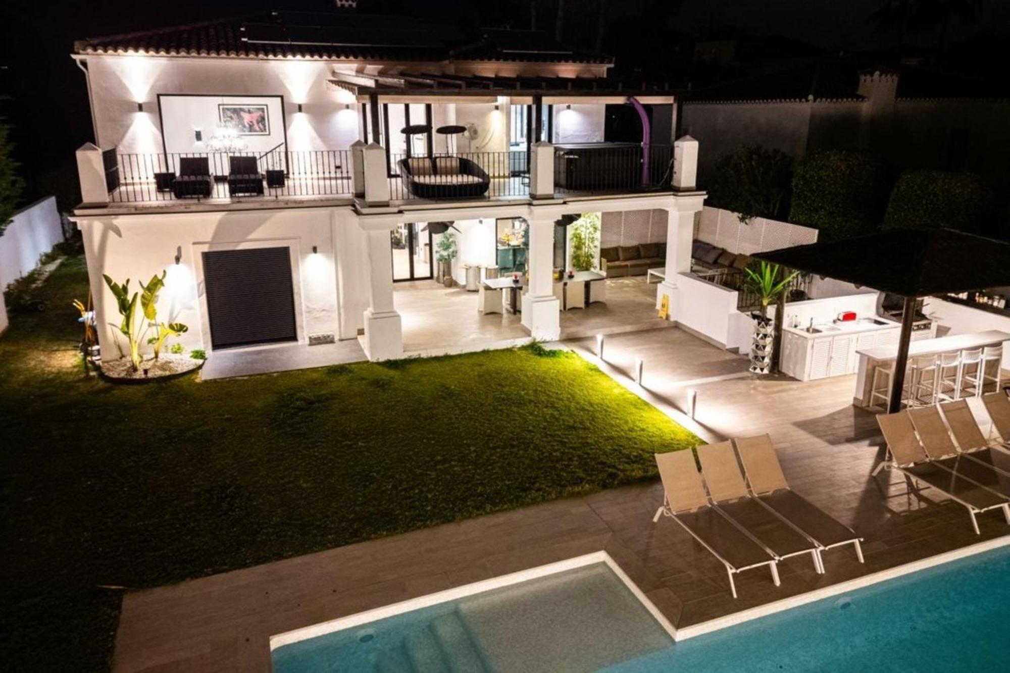 Villa New Zacaluca Pool Sauna & Gym - Happy Rentals มาร์เบยา ภายนอก รูปภาพ