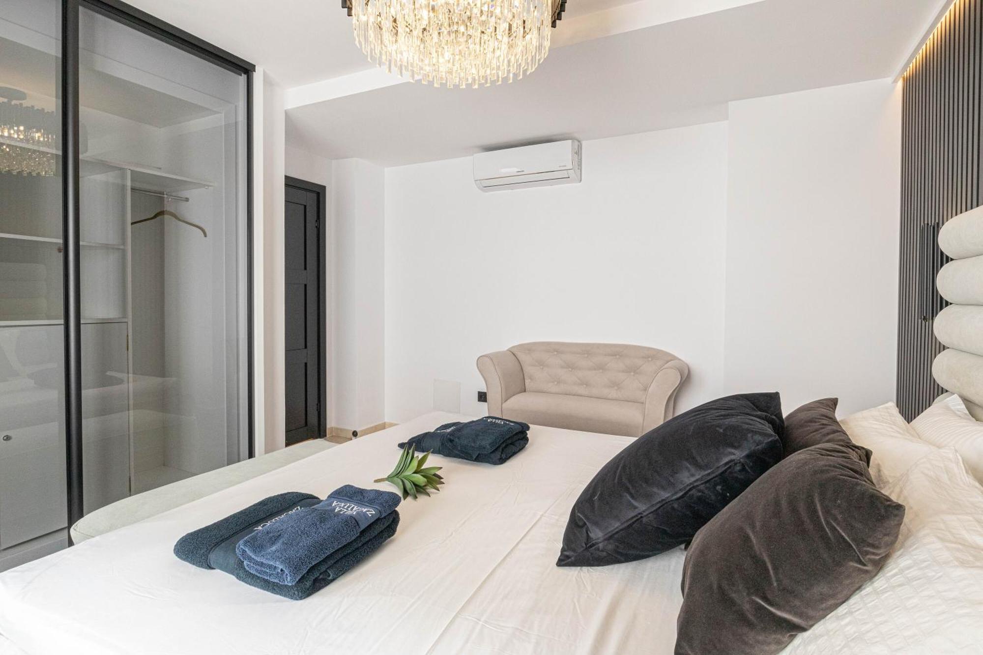 Villa New Zacaluca Pool Sauna & Gym - Happy Rentals มาร์เบยา ภายนอก รูปภาพ