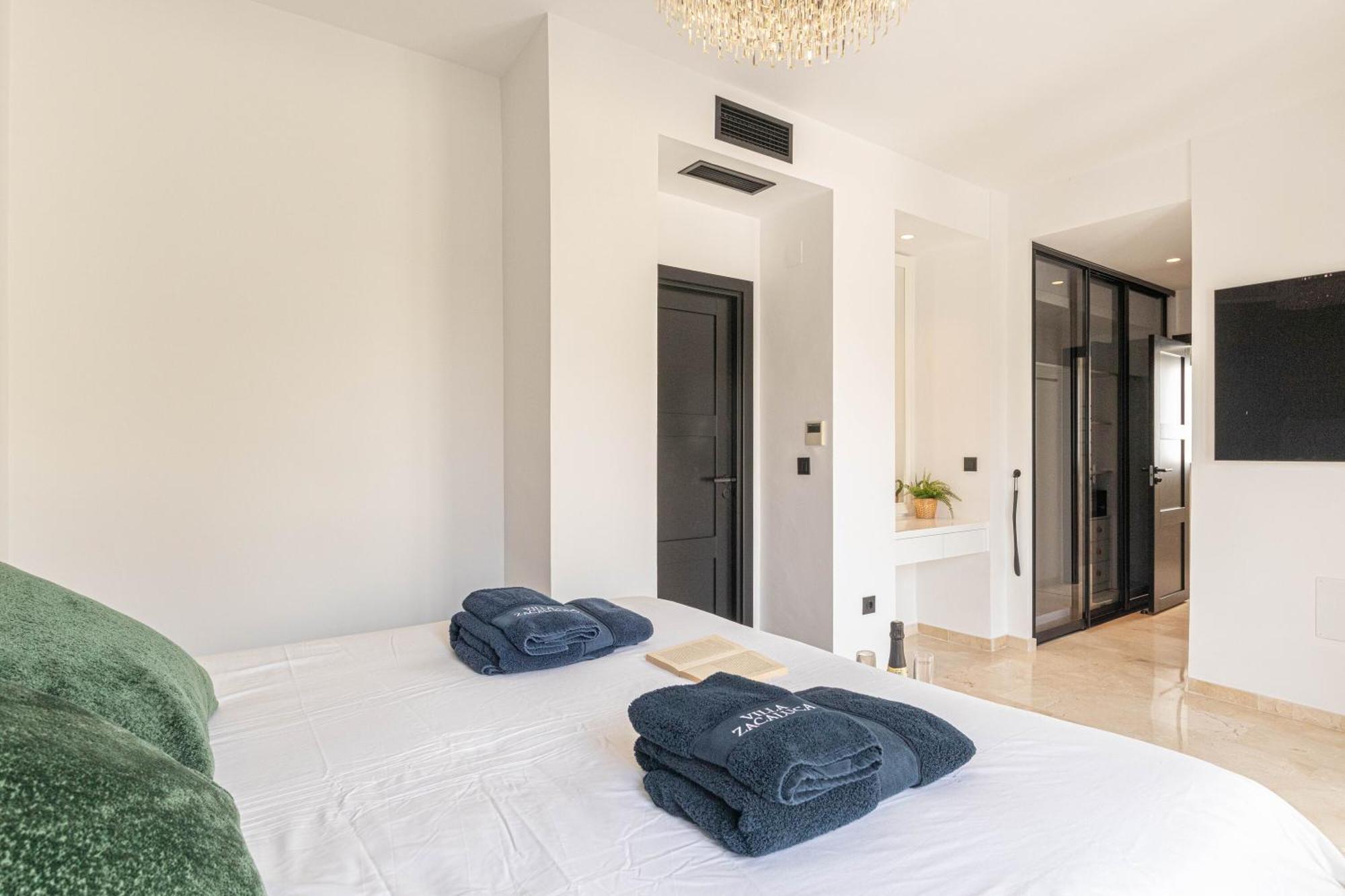 Villa New Zacaluca Pool Sauna & Gym - Happy Rentals มาร์เบยา ภายนอก รูปภาพ