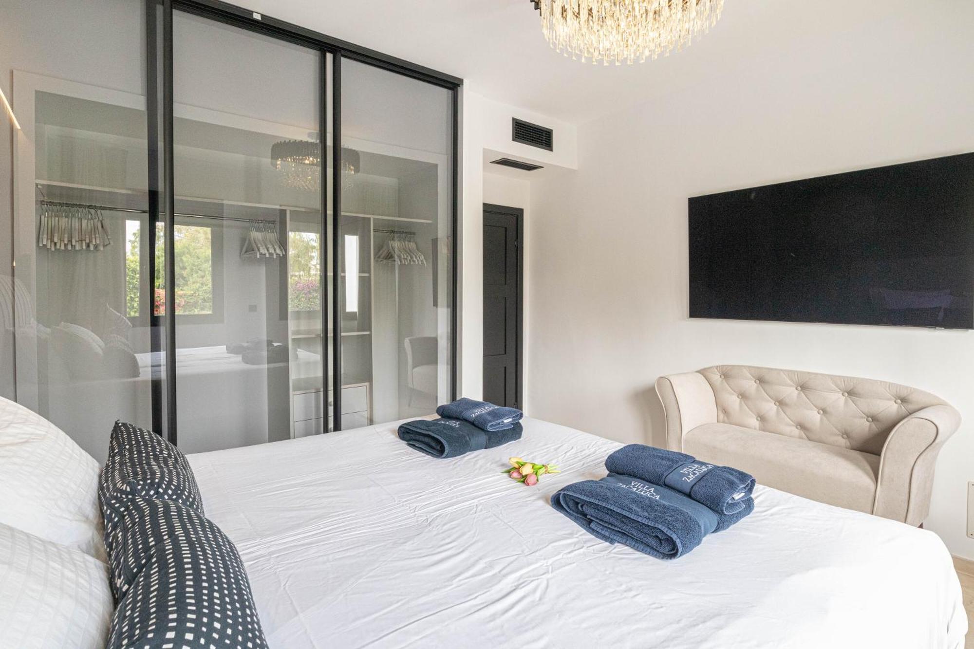Villa New Zacaluca Pool Sauna & Gym - Happy Rentals มาร์เบยา ภายนอก รูปภาพ