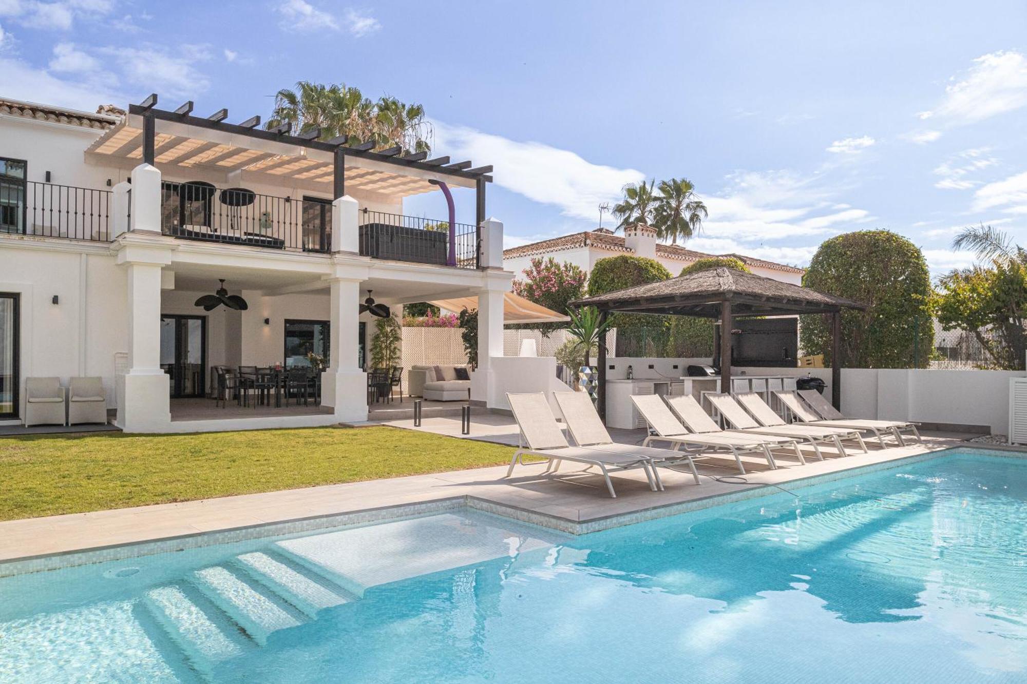 Villa New Zacaluca Pool Sauna & Gym - Happy Rentals มาร์เบยา ภายนอก รูปภาพ